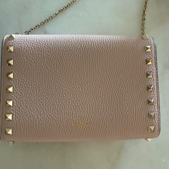 Valentino Garavani Wallet On Chain (Blush) - Picture 2 of 16